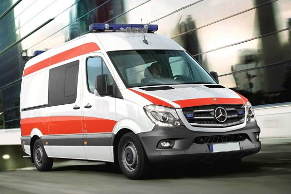 Transport Sanitaire – Ambulance Équipée Ambulance moderne pour transport sanitaire médicalisé