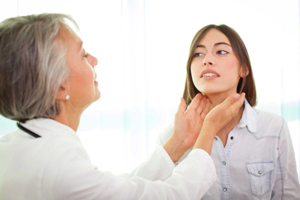 Symptômes et traitement du goitre – Consultation médicale au Centre Abdat